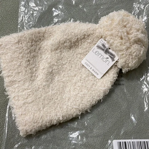 LEMON Snow Drift Pom Pom Beanie - Picture 13 of 14